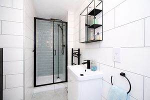 En-suite- click for photo gallery
